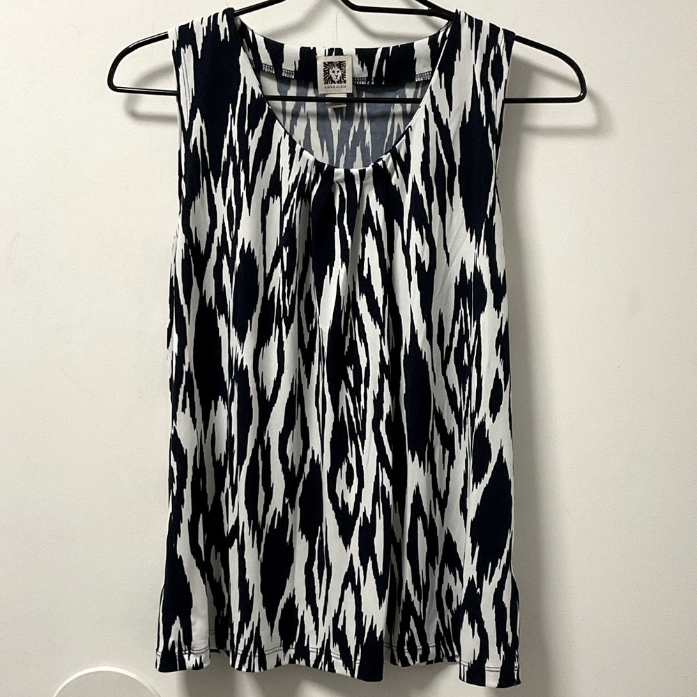 Striking Anne Klein Black & White Cool Polyester Elastane Blend Sleeveless Top!